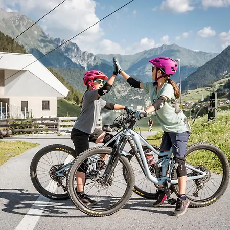 Valrunzhof Direkt Am Seilbahncenter Farmház *