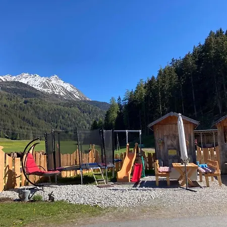 Valrunzhof Direkt Am Seilbahncenter Vakantieboerderij Nauders