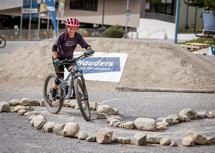Valrunzhof Direkt Am Seilbahncenter Agroturismo Nauders